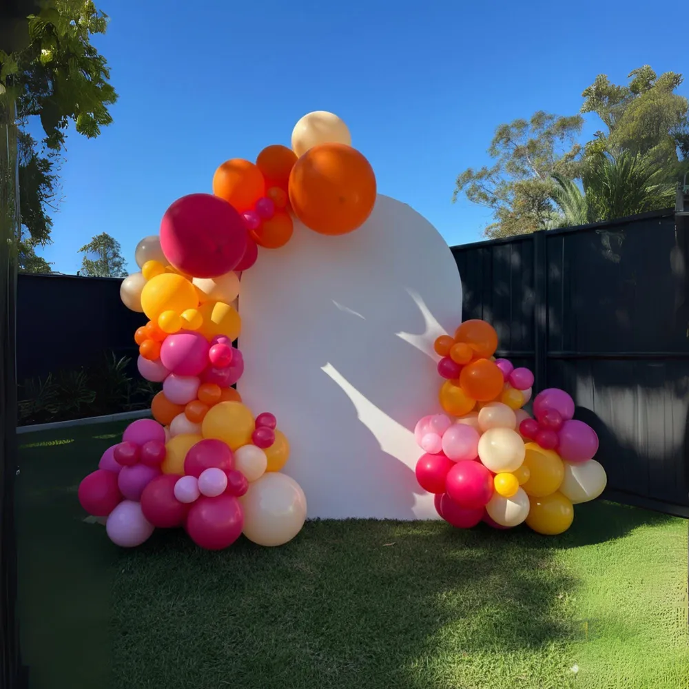 Fiesta Brights: balloon arch, photo 1